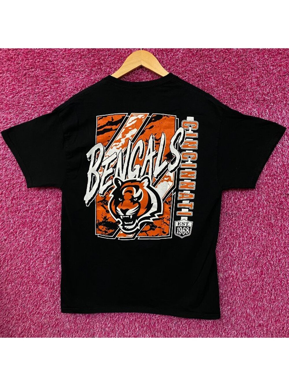 Junk Food Clothing Cincinnati Bengals Shift T-Shirt Medium